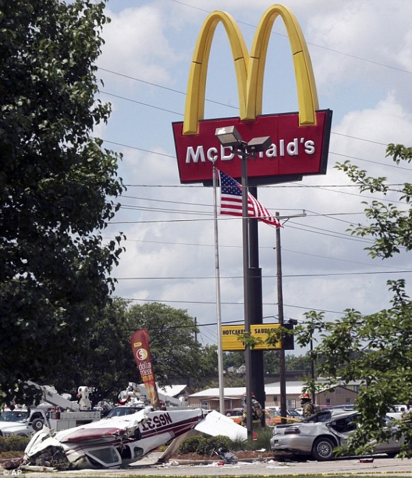 Авиакатастрофа вблизи ресторана McDonald's