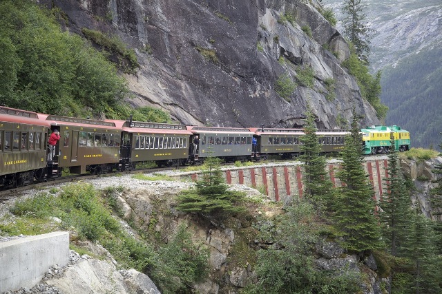 Авария железнодорожного поезда White Pass & Yukon Route на границе Аляска-Канада